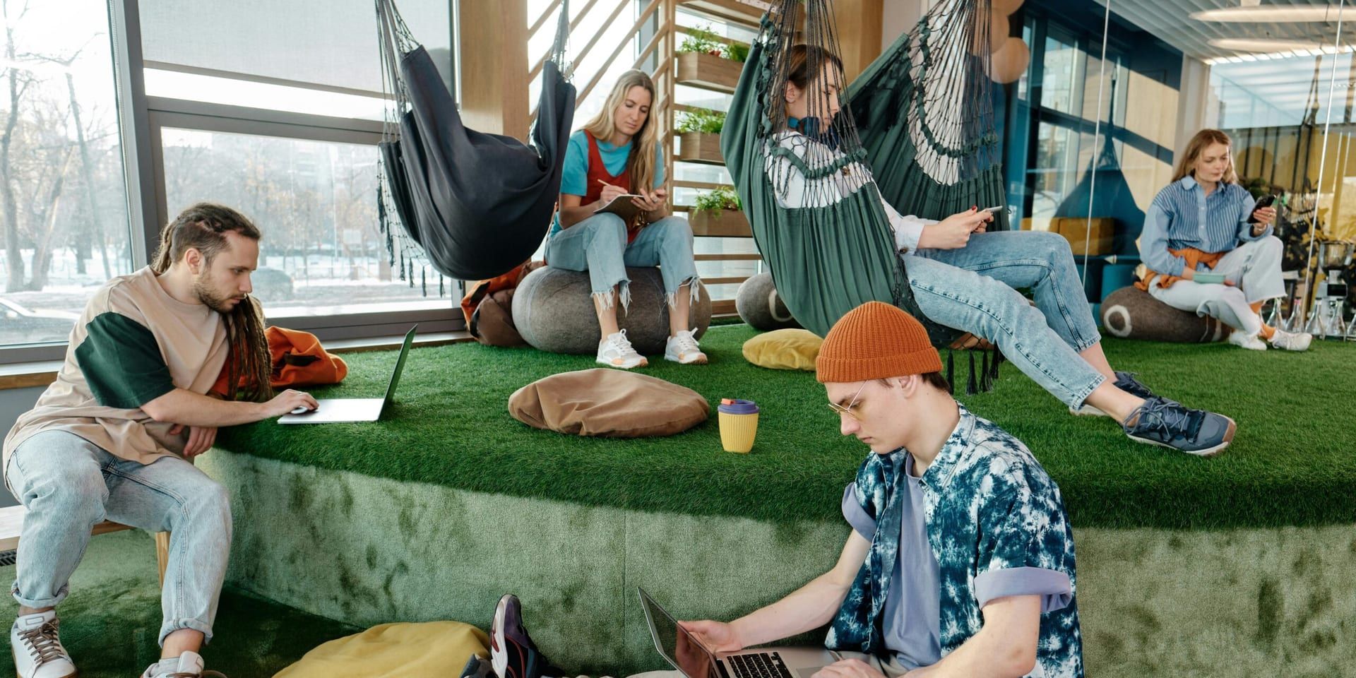 Resort‑Style Workspaces: Co‑working Outdoors Takes Off This Summer
