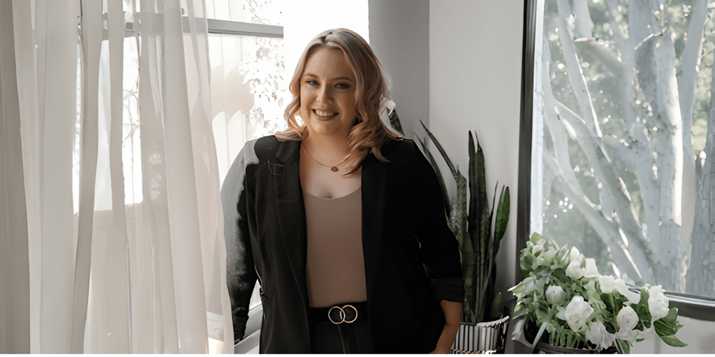 Destiny Pickens helps women entrepreneurs clarify their messaging, build authentic brands, and turn followers into loyal clients.