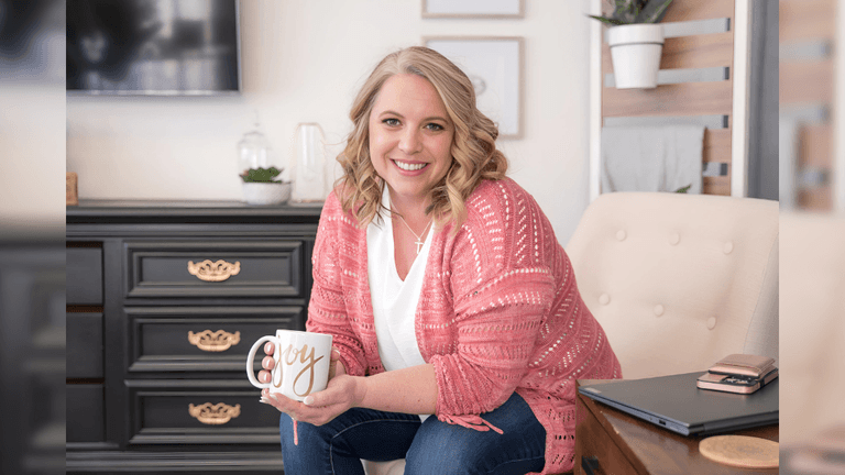 Grace for Motherhood: Amy Grace Helps Moms Find Their Inner Supermom