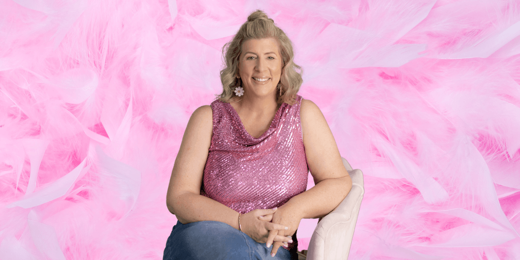 Sarah Thomson of Online Social Butterfly guides women to build businesses aligned with their values and free from burnout.