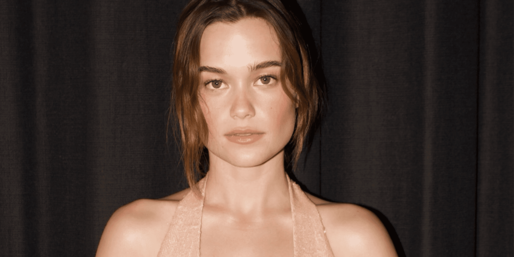 Champagne cheeks: spring's trendy browlicks
