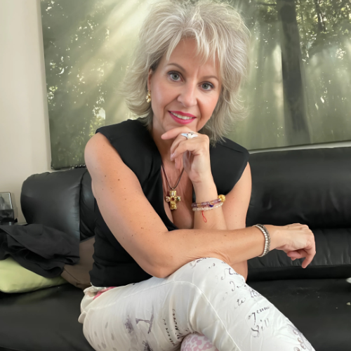luciana stan, founder of the healing hearts – transformational life coaching program, has introduced an emotionally resonant and integrative coaching model designed to support deep recovery and reconnection following personal loss and relationship trauma, dark blue minimalist real estate logo