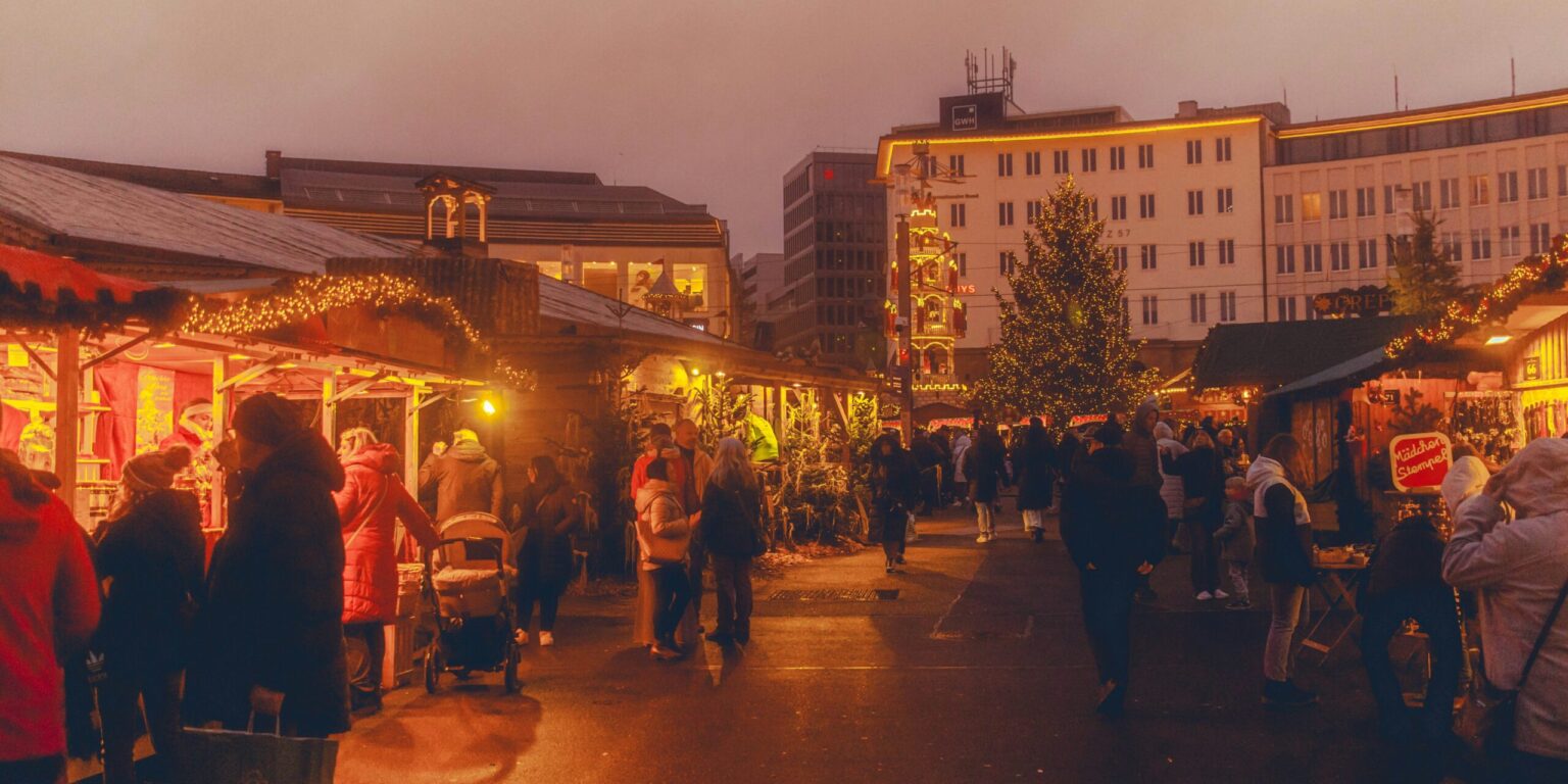 Chicago Holiday Market Welcomes Shoppers with Artisanal Gifts and Festive Finds